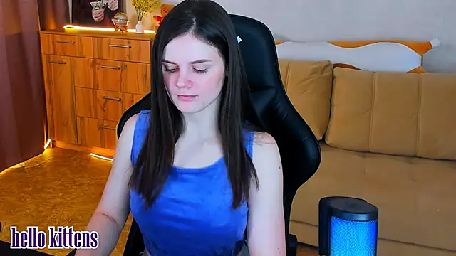 Snapshot of Lora_Cain chatting on 12, 12, 2024 Lora Cain online show from 12, 12, 2024