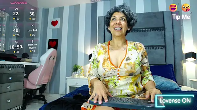 Snapshot of Julianewell chatting on 6, 2, 2025 Julianewell online show from 6, 2, 2025