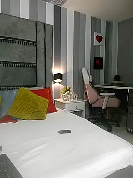 Snapshot of Julianewell chatting on 11, 11, 2025 Julianewell online show from 11, 11, 2025