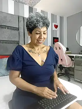 Snapshot of Julianewell chatting on 12, 11, 2025 Julianewell online show from 12, 11, 2025