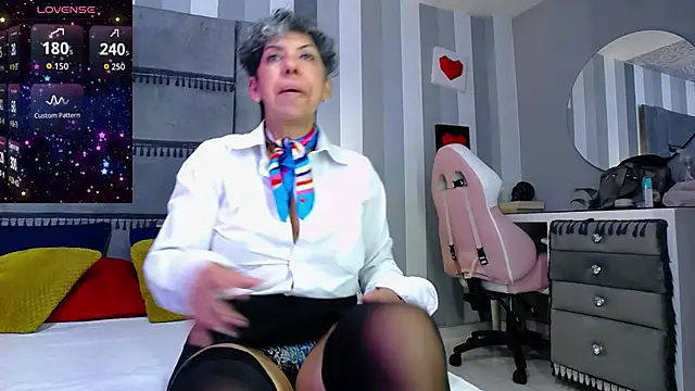 Julianewell online show from 9, 6, 2026