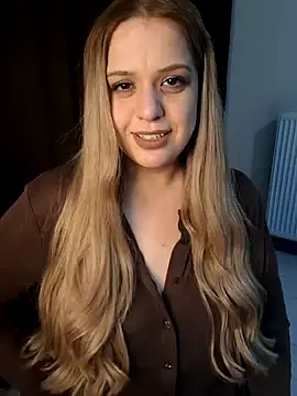 cansuozell online show from 10, 10, 2025