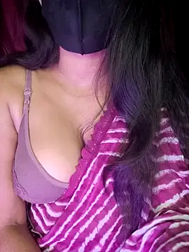 Snapshot of SexyAndHottie chatting on 1, 3, 2025 SexyAndHottie online show from 1, 3, 2025