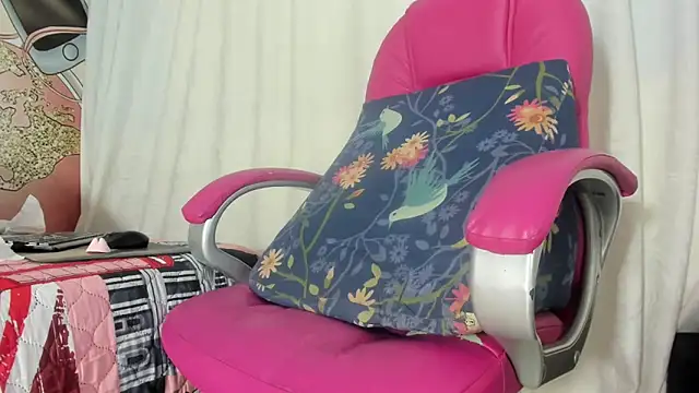 Snapshot of KOURTNEY-- chatting on 10, 2, 2025 KOURTNEY-- online show from 10, 2, 2025