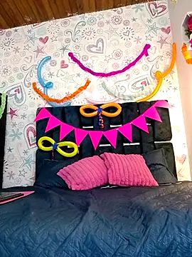 Snapshot of KOURTNEY-- chatting on 1, 3, 2025 KOURTNEY-- online show from 1, 3, 2025