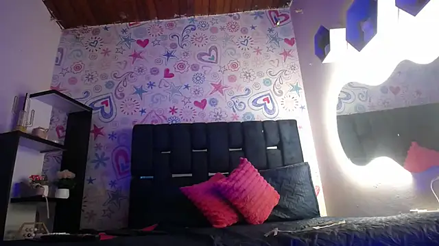 Snapshot of KOURTNEY-- chatting on 8, 3, 2025 KOURTNEY-- online show from 8, 3, 2025