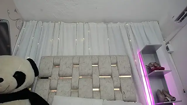 Snapshot of KOURTNEY-- chatting on 12, 9, 2025 KOURTNEY-- online show from 12, 9, 2025