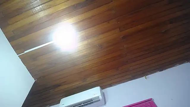 Snapshot of KOURTNEY-- chatting on 7, 10, 2025 KOURTNEY-- online show from 7, 10, 2025