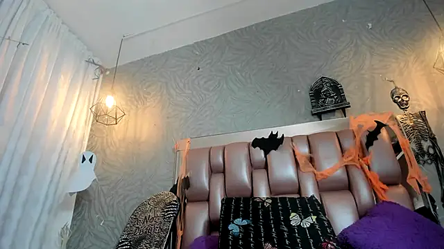 Snapshot of KOURTNEY-- chatting on 14, 10, 2025 KOURTNEY-- online show from 14, 10, 2025