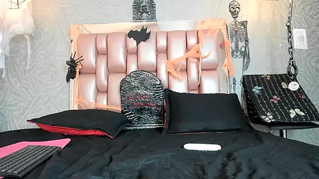 Snapshot of KOURTNEY-- chatting on 25, 10, 2025 KOURTNEY-- online show from 25, 10, 2025