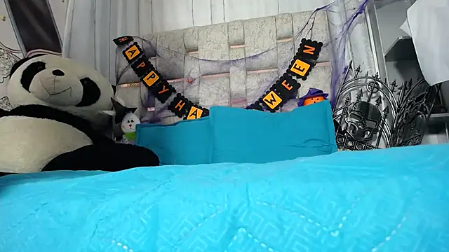 Snapshot of KOURTNEY-- chatting on 28, 10, 2025 KOURTNEY-- online show from 28, 10, 2025