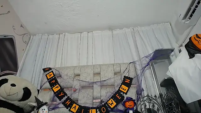 Snapshot of KOURTNEY-- chatting on 31, 10, 2025 KOURTNEY-- online show from 31, 10, 2025