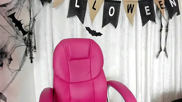 Snapshot of KOURTNEY-- chatting on 1, 11, 2025 KOURTNEY-- online show from 1, 11, 2025