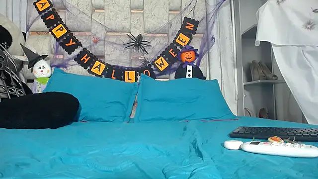 Snapshot of KOURTNEY-- chatting on 2, 11, 2025 KOURTNEY-- online show from 2, 11, 2025