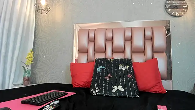 Snapshot of KOURTNEY-- chatting on 10, 11, 2025 KOURTNEY-- online show from 10, 11, 2025