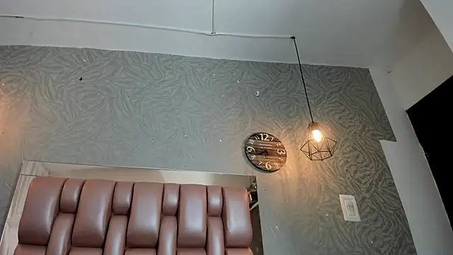 Snapshot of KOURTNEY-- chatting on 12, 11, 2025 KOURTNEY-- online show from 12, 11, 2025