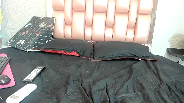 Snapshot of KOURTNEY-- chatting on 15, 11, 2025 KOURTNEY-- online show from 15, 11, 2025