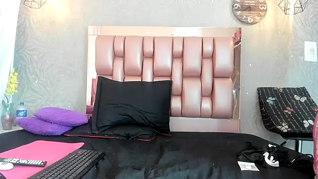 Snapshot of KOURTNEY-- chatting on 23, 11, 2025 KOURTNEY-- online show from 23, 11, 2025