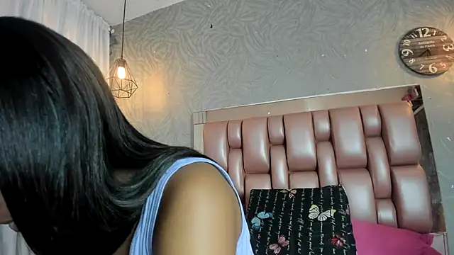 Snapshot of KOURTNEY-- chatting on 29, 11, 2025 KOURTNEY-- online show from 29, 11, 2025