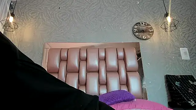 Snapshot of KOURTNEY-- chatting on 30, 11, 2025 KOURTNEY-- online show from 30, 11, 2025