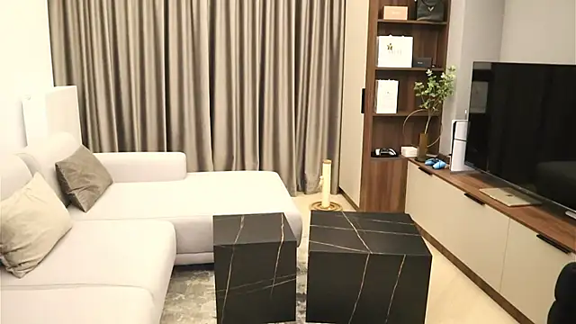 IrisNoire online show from 17, 9, 2025