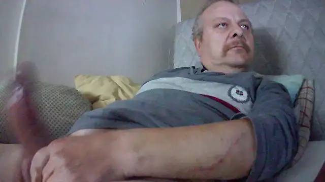 Snapshot of amylrmm1903 chatting on 12, 10, 2025 amylrmm1903 online show from 12, 10, 2025