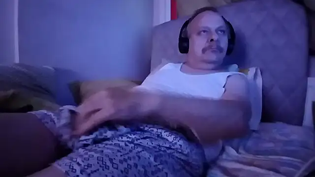 Snapshot of amylrmm1903 chatting on 17, 11, 2025 amylrmm1903 online show from 17, 11, 2025