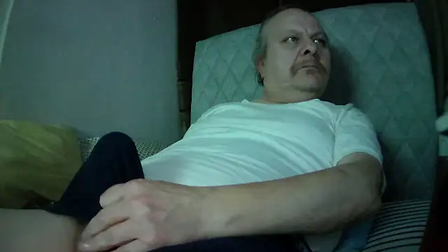 Snapshot of amylrmm1903 chatting on 1, 2, 2026 amylrmm1903 online show from 1, 2, 2026