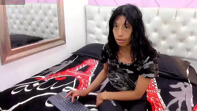 karolinee 66  online show from 28, 4, 2026