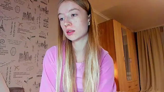 Snapshot of minidivaa_ chatting on 8, 10, 2025 minidivaa online show from 8, 10, 2025