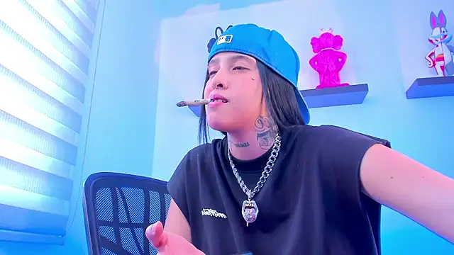 Gangster Girl online show from 14, 12, 2024