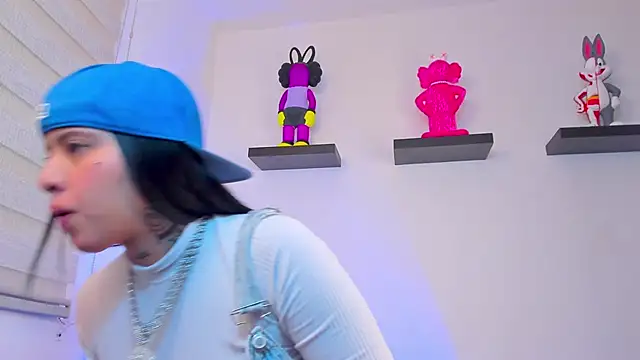 Gangster Girl online show from 28, 12, 2024