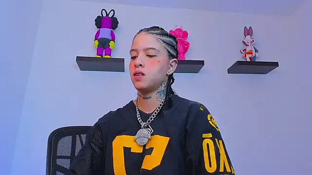 Gangster Girl online show from 23, 2, 2025