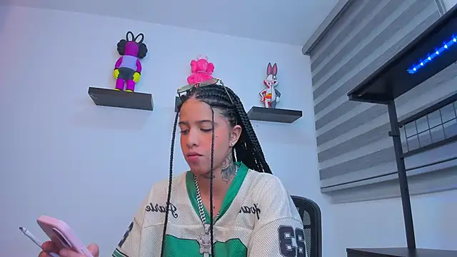 Gangster Girl online show from 24, 9, 2025