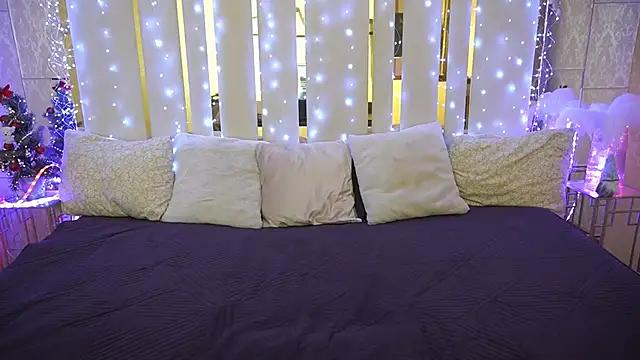 Daisy Delight online show from 28, 1, 2025