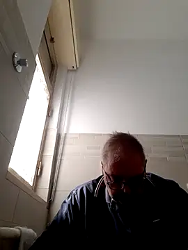 Snapshot of bluangelo chatting on 6, 11, 2025 bluangelo online show from 6, 11, 2025