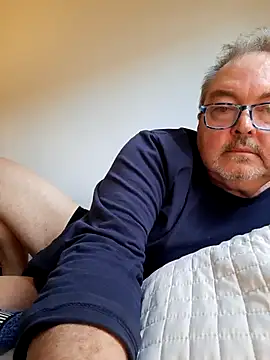 Snapshot of bluangelo chatting on 28, 11, 2025 bluangelo online show from 28, 11, 2025