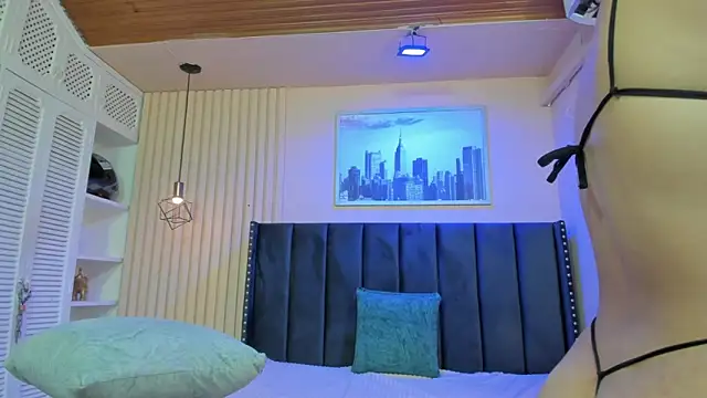 viiolett lee online show from 7, 3, 2026