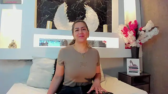 Snapshot of Cinthya_mjs chatting on 11, 10, 2025 Cinthya mjs online show from 11, 10, 2025