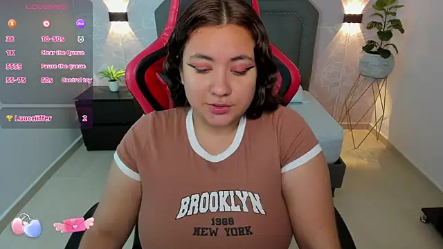 Snapshot of nadine_russo chatting on 17, 1, 2025 nadine russo online show from 17, 1, 2025