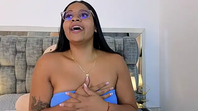 Snapshot of SussiSotto chatting on 11, 1, 2025 SussiSotto online show from 11, 1, 2025