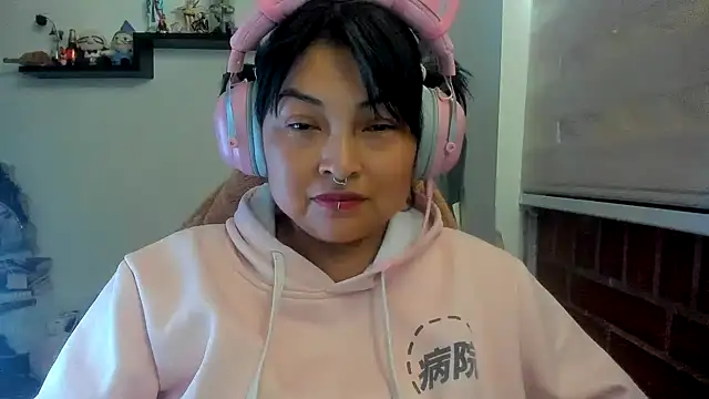 Shaddycute  online show from 14, 4, 2026