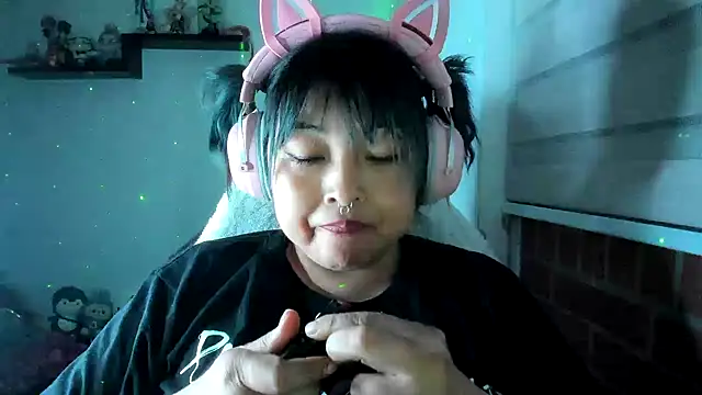 Snapshot of Shaddycute_ chatting on 17, 6, 2026 Shaddycute online show from 17, 6, 2026