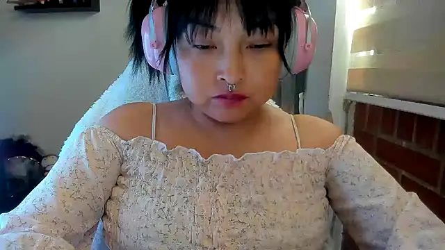 Snapshot of Shaddycute_ chatting on 24, 6, 2026 Shaddycute online show from 24, 6, 2026