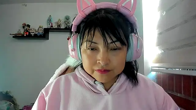 Snapshot of Shaddycute_ chatting on 3, 8, 2026 Shaddycute online show from 3, 8, 2026