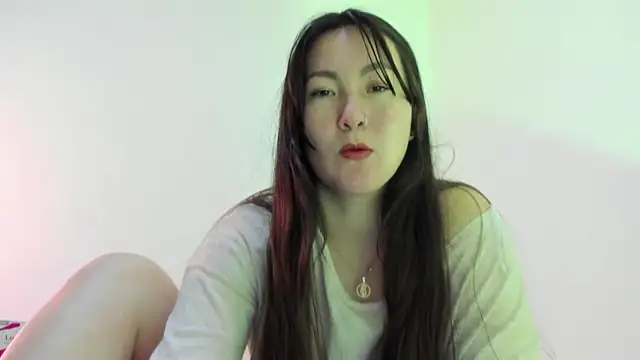 Elle Lee  online show from 20, 3, 2025