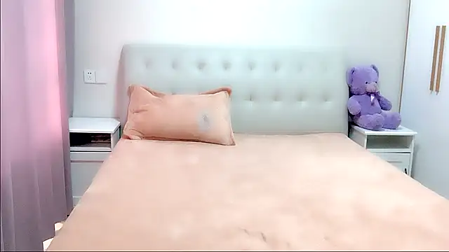 Snapshot of aisha123123 chatting on 5, 12, 2025 aisha123123 online show from 5, 12, 2025