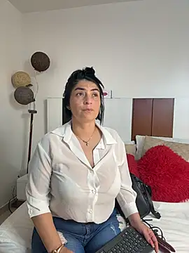 Snapshot of karenlennox1 chatting on 10, 5, 2026 karenlennox1 online show from 10, 5, 2026