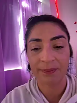 Snapshot of karenlennox1 chatting on 3, 6, 2026 karenlennox1 online show from 3, 6, 2026