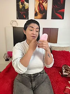 Snapshot of karenlennox1 chatting on 6, 7, 2026 karenlennox1 online show from 6, 7, 2026